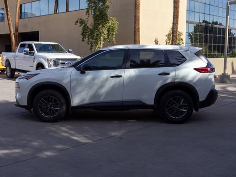 Used 2023 Nissan Rogue S FWD image 3
