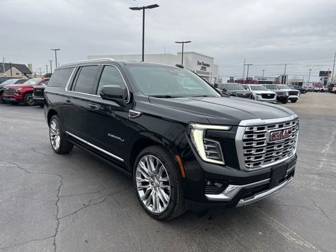 Used 2025 GMC Yukon XL Denali w/ Sun & Power Step Package image 4