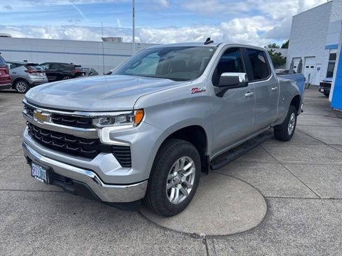 Used 2022 Chevrolet Silverado 1500 LT w/ Z71 Off-Road Package AWD/4WD image 4