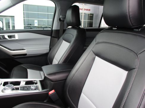 Used 2023 Ford Explorer XLT w/ Equipment Group 202A image 40