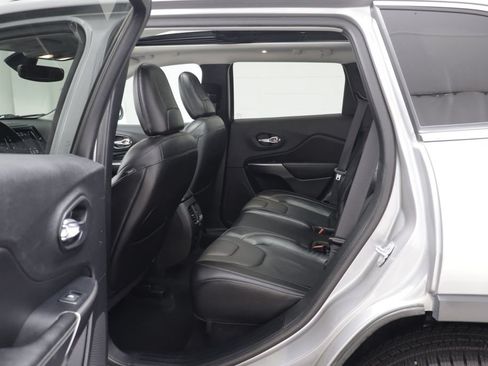 Used 2019 Jeep Cherokee Limited AWD/4WD image 13