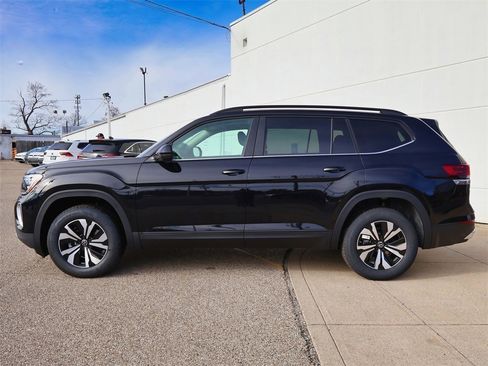 New 2026 Volkswagen Atlas SE image 2