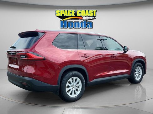 Used 2024 Toyota Grand Highlander AWD image 5