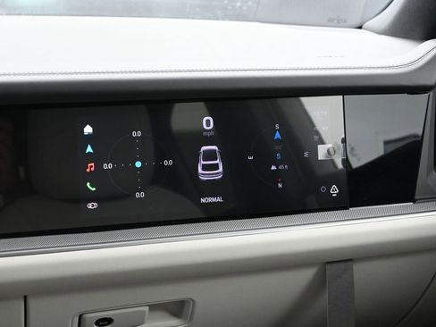 New 2025 Porsche Cayenne Coupe image 23