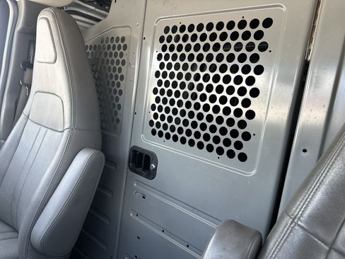 Used 2019 Chevrolet Express 3500 w/ Driver Convenience Package RWD image 22