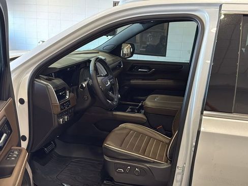 New 2026 GMC Yukon XL Denali Ultimate w/ LPO, Floor Liner Package AWD/4WD image 23