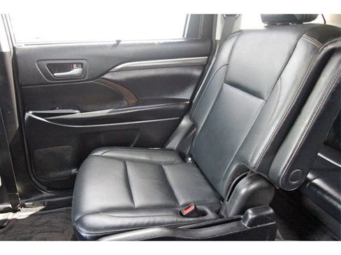 Used 2018 Toyota Highlander Limited Platinum image 11