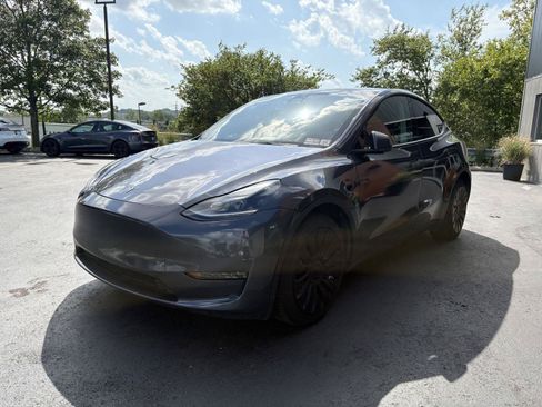 Used 2023 Tesla Model Y Long Range AWD/4WD image 4