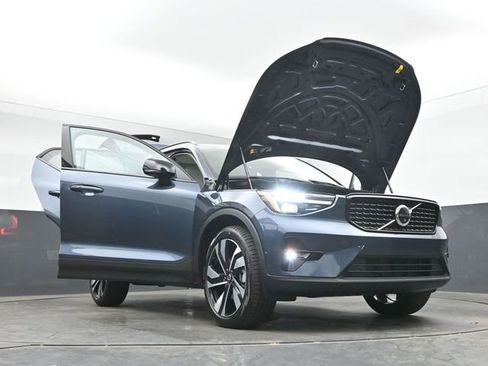 New 2026 Volvo XC40 B5 Plus w/ Climate Package AWD/4WD image 56