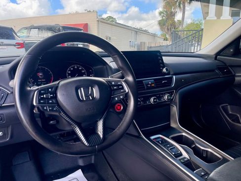 Used 2018 Honda Accord Touring image 11