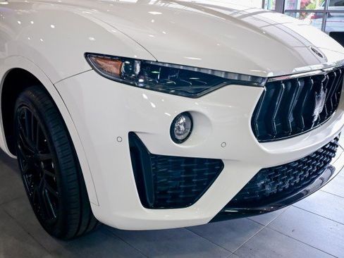 Used 2022 Maserati Levante Modena AWD/4WD image 10
