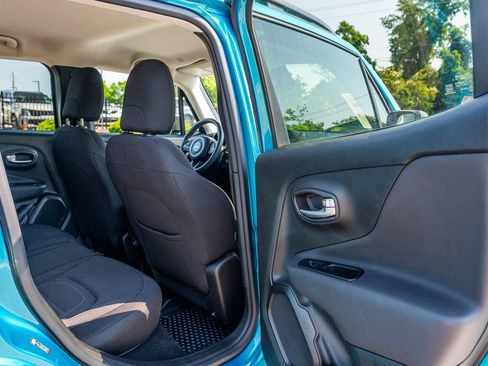 Used 2022 Jeep Renegade Latitude AWD/4WD image 13