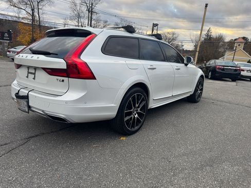 Used 2018 Volvo V90 T6 Cross Country w/ Convenience Package image 11