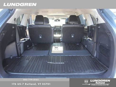 Used 2021 Toyota Highlander XLE AWD/4WD image 17