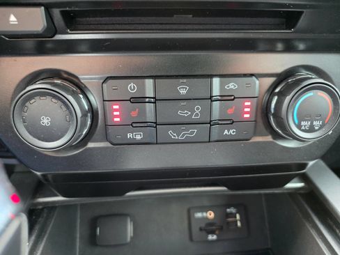 Used 2015 Ford F150 XLT w/ Equipment Group 302A Luxury AWD/4WD image 16