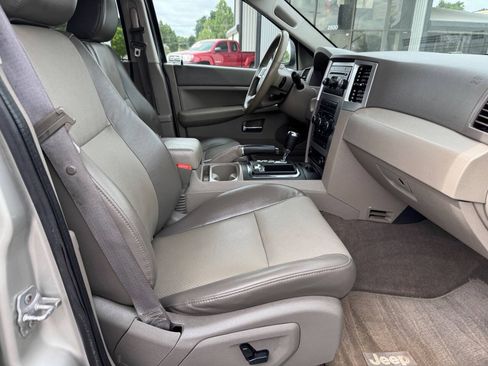 Used 2009 Jeep Grand Cherokee Laredo AWD/4WD image 21