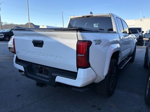 Used 2024 Toyota Tacoma TRD Sport image 5