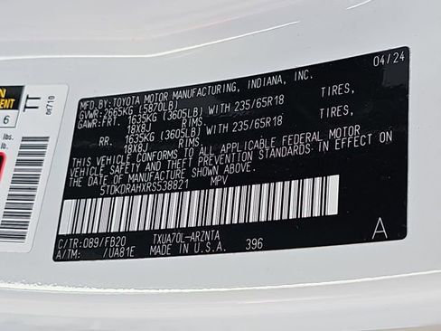 Used 2024 Toyota Highlander LE FWD image 36