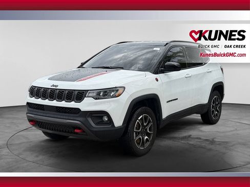 Used 2025 Jeep Compass Trailhawk AWD/4WD image 5