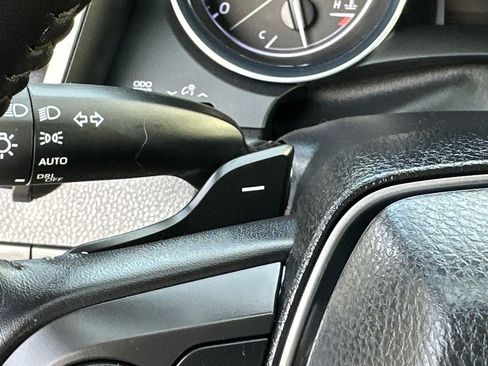 Used 2019 Toyota Camry SE FWD image 29