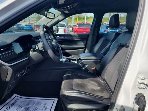 Used 2023 Jeep Grand Cherokee L Laredo image 19