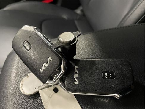 Used 2023 Kia Sportage EX image 32