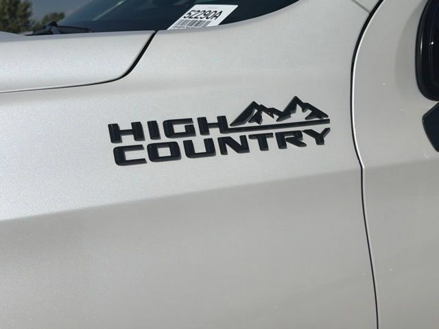 Used 2025 Chevrolet Suburban High Country AWD/4WD image 12