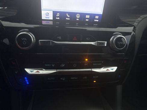 Used 2023 Ford Explorer Limited w/ Limited Technology Package AWD/4WD image 4