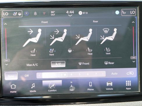 Used 2025 Chrysler Pacifica Limited FWD image 42