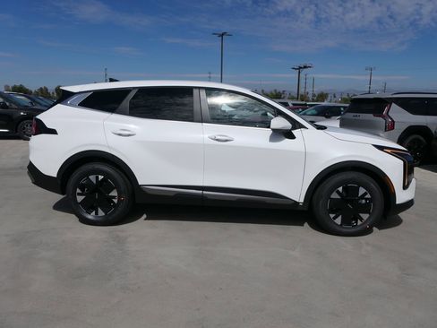 New 2026 Kia Sportage LX image 2