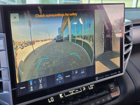 Used 2024 Toyota Sequoia Platinum image 37