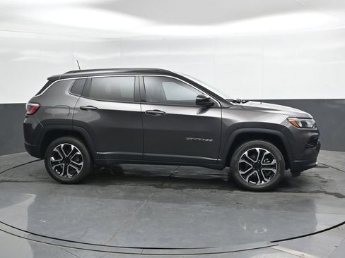 Used 2022 Jeep Compass Limited w/ Sun and Sound Group AWD/4WD image 5