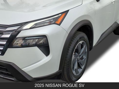 Used 2025 Nissan Rogue SV image 10