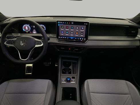 New 2025 Volkswagen Tiguan SE R-Line image 21