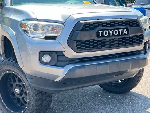 Used 2019 Toyota Tacoma SR5 AWD/4WD image 42
