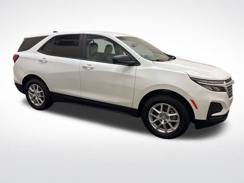 Used 2023 Chevrolet Equinox LS image 4