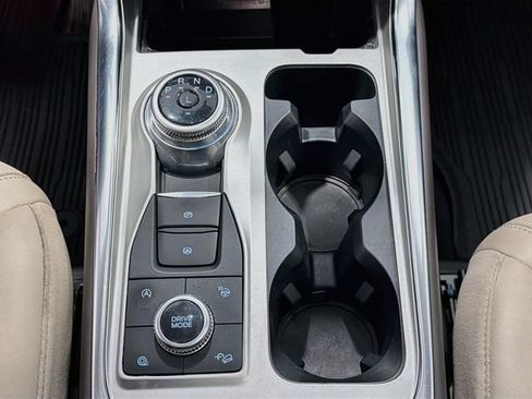 Used 2023 Ford Explorer Platinum w/ Technology Package AWD/4WD image 14