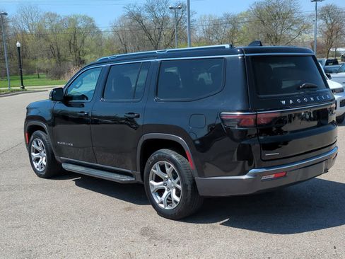 Used 2022 Jeep Wagoneer Series II AWD/4WD image 6