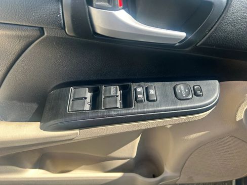 Used 2014 Toyota Camry LE image 11