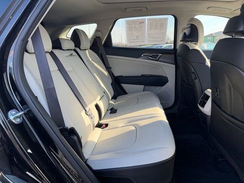Used 2024 Kia Sportage EX w/ EX Premium Package image 17