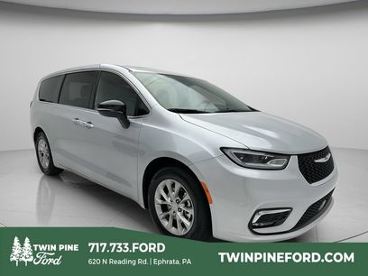 Used 2026 Chrysler Pacifica Limited