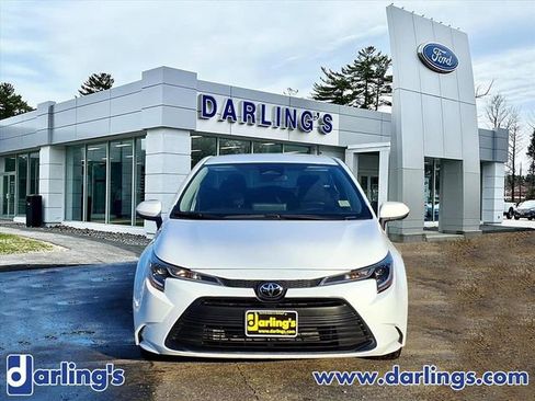 Used 2024 Toyota Corolla LE image 2