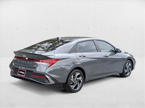 New 2025 Hyundai Elantra SEL FWD image 2