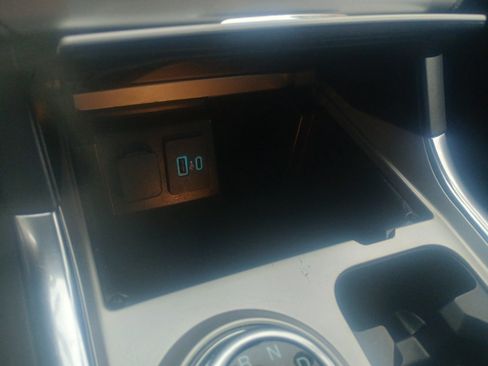 Used 2022 Ford Explorer XLT w/ Equipment Group 202A image 30