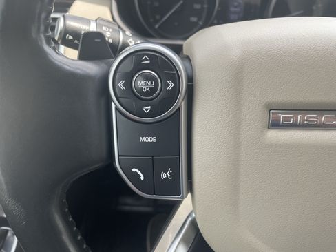 Used 2017 Land Rover Discovery HSE AWD/4WD image 15