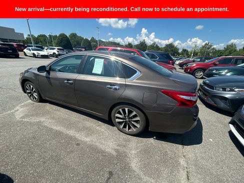 Used 2016 Nissan Altima 2.5 SL w/ 2.5 Technology w/LED Package FWD image 12