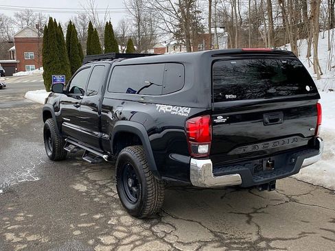 Used 2019 Toyota Tacoma TRD Off-Road w/ TRD Premium Off Road Package image 6