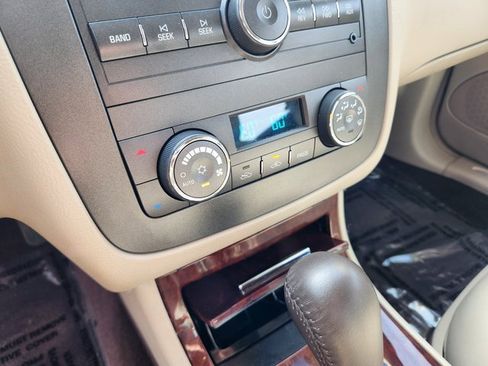 Used 2010 Buick Lucerne CXL image 15