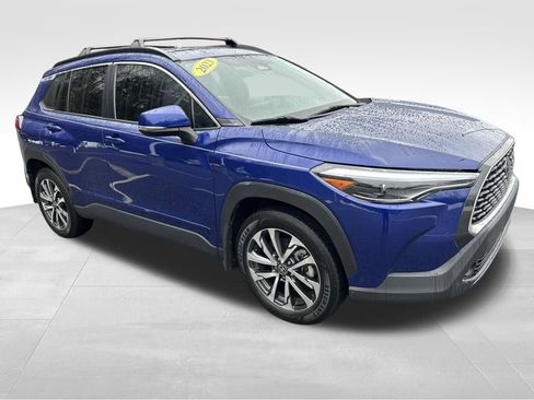 Used 2023 Toyota Corolla Cross XLE w/ Convenience Package image 7