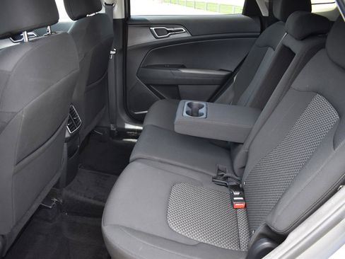 Used 2025 Kia Sportage LX AWD/4WD image 16